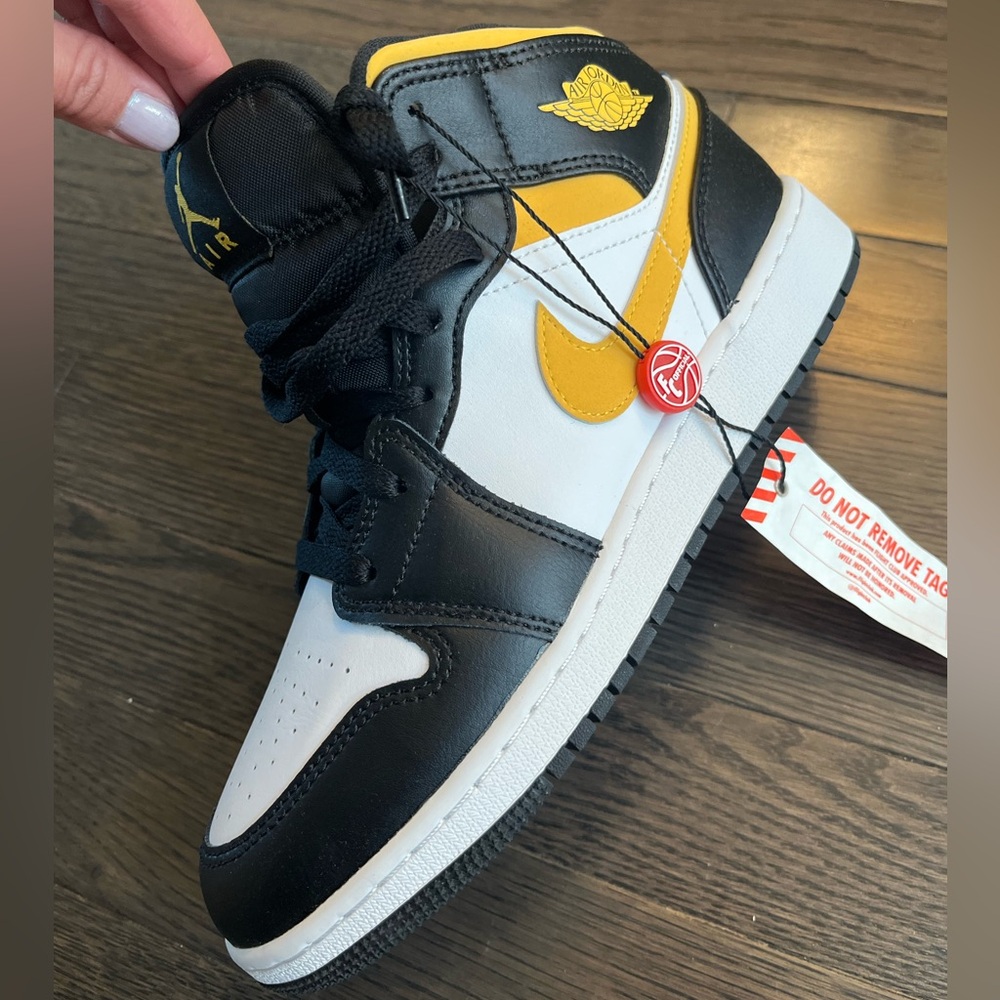 BRAND NEW Jordan 1 Mid White Pollen Black (GS)